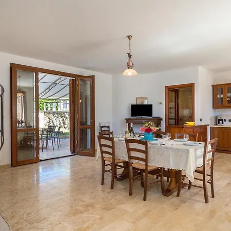 Borgo Le Querciolaie Lejlighedshotel