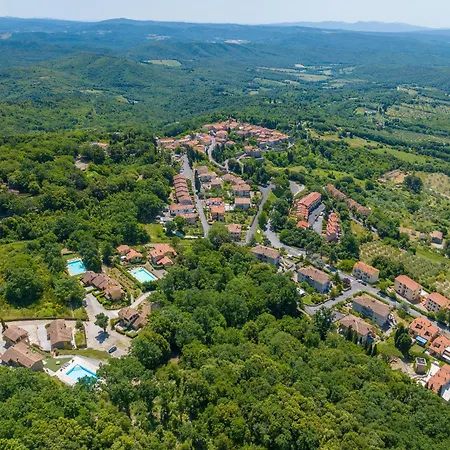 Borgo Le Querciolaie Aparthotel