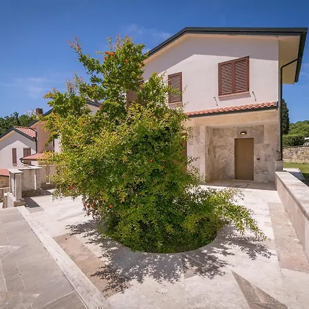 Borgo Le Querciolaie Aparthotel